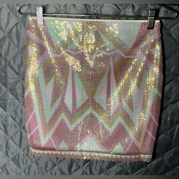 Decree Iridescent Pink and Gold Mini Skirt - Picture 2 of 8